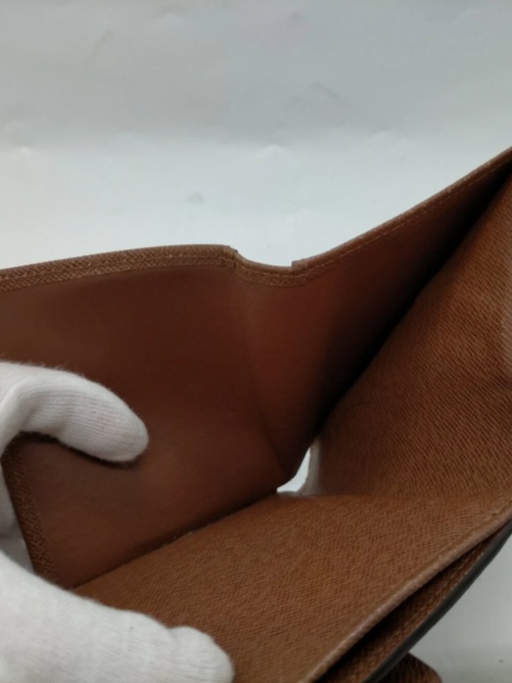 LOUIS VUITTON Monogram Elise Wallet - Picture 5 of 8